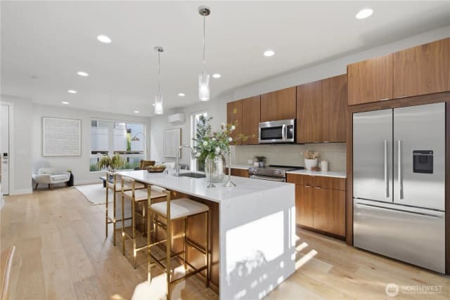 Property photo for 2214 Franklin Ave E #b, Seattle photo 4