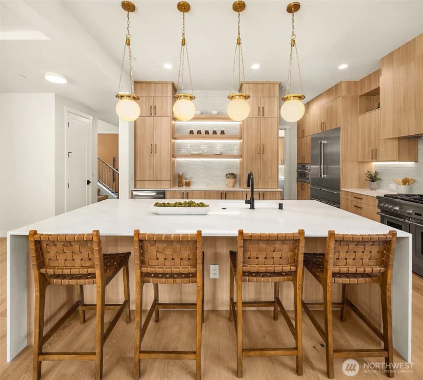 Property photo for 10217 Ne 24th Street, Bellevue photo 6