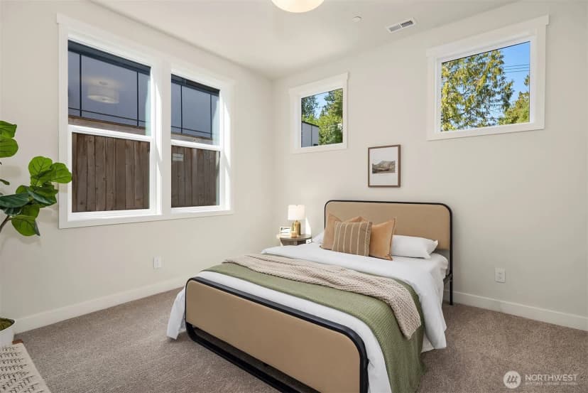 Property photo for 10217 Ne 24th Street, Bellevue photo 14
