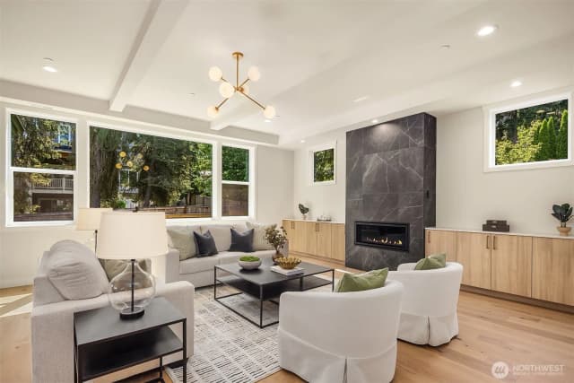 Property photo for 10217 Ne 24th Street, Bellevue photo 5