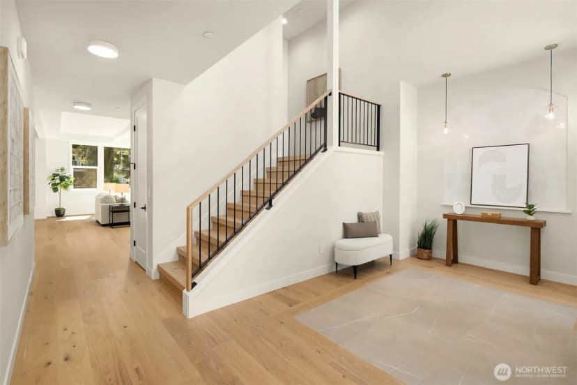 Property photo for 10217 Ne 24th Street, Bellevue photo 3