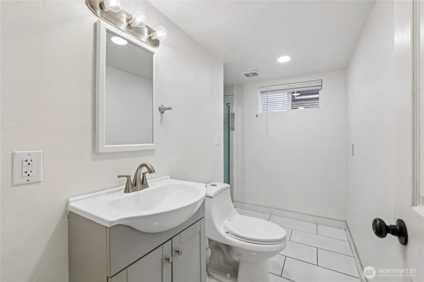 Property photo for 4545 5th Avenue Ne, Seattle photo 28