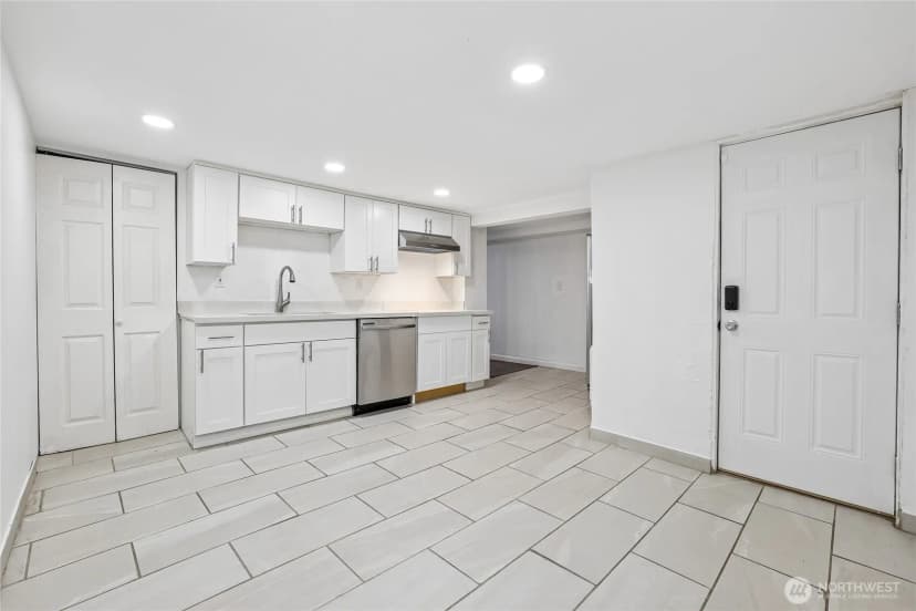 Property photo for 4545 5th Avenue Ne, Seattle photo 20
