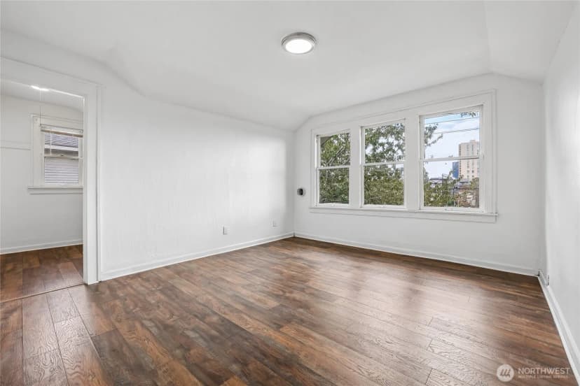 Property photo for 4545 5th Avenue Ne, Seattle photo 4