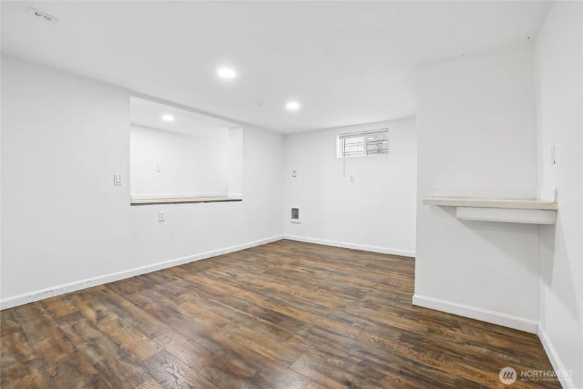Property photo for 4545 5th Avenue Ne, Seattle photo 21