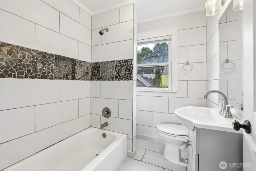 Property photo for 4545 5th Avenue Ne, Seattle photo 14