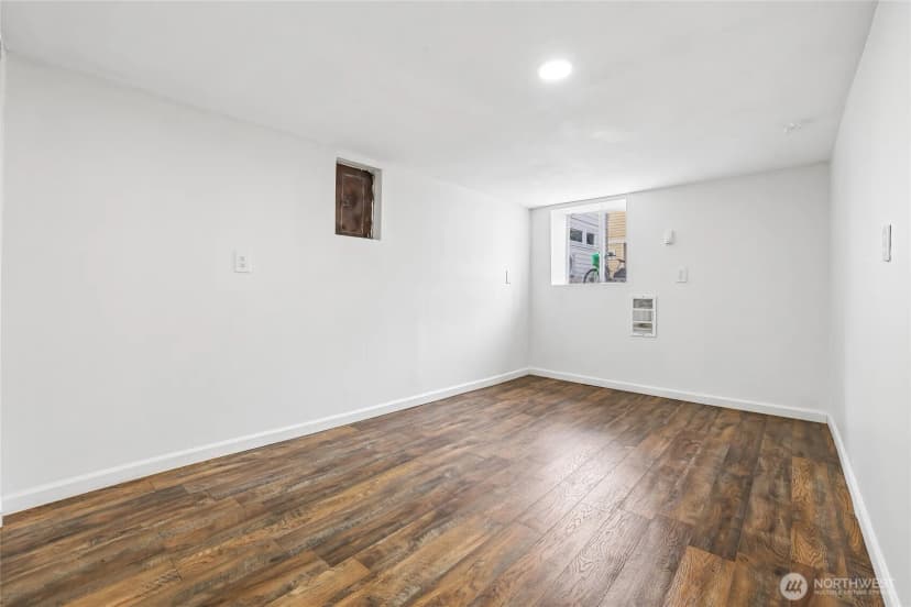 Property photo for 4545 5th Avenue Ne, Seattle photo 26