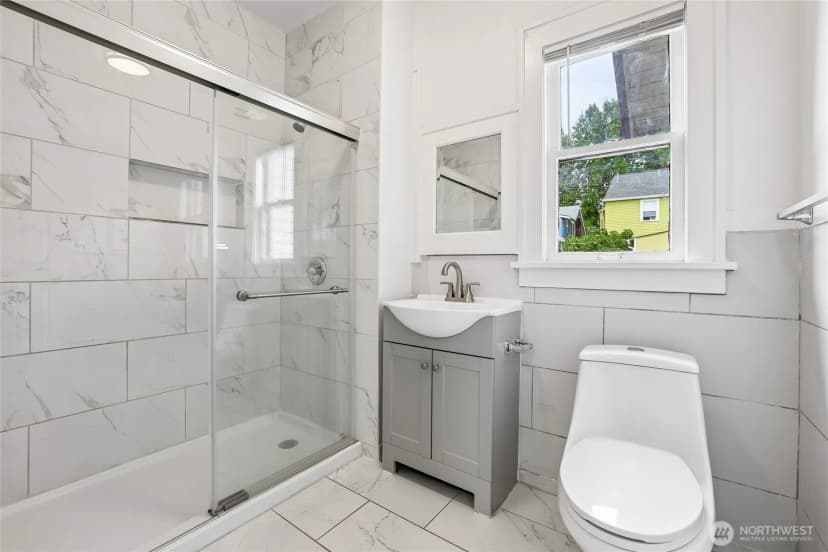 Property photo for 4545 5th Avenue Ne, Seattle photo 11
