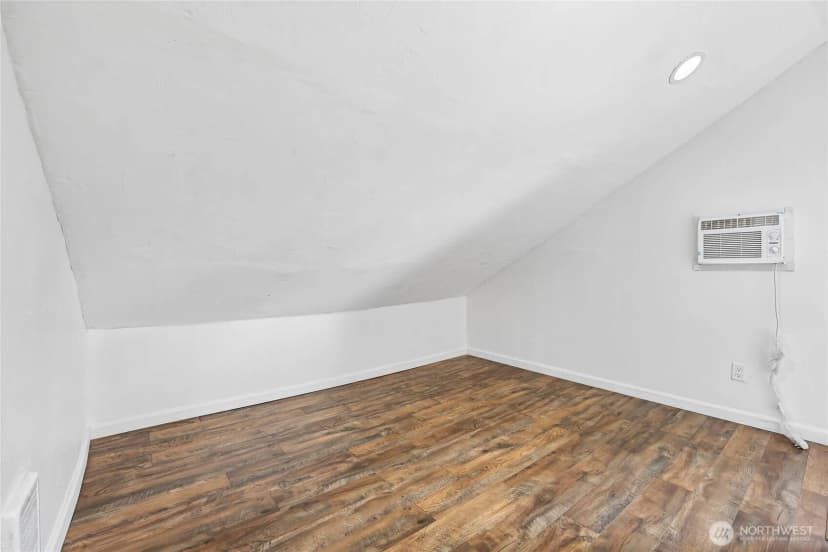 Property photo for 4545 5th Avenue Ne, Seattle photo 15