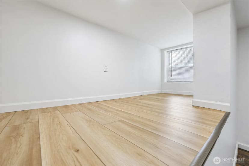 Property photo for 4545 5th Avenue Ne, Seattle photo 23