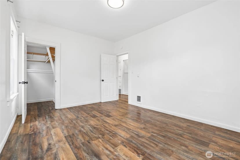 Property photo for 4545 5th Avenue Ne, Seattle photo 10
