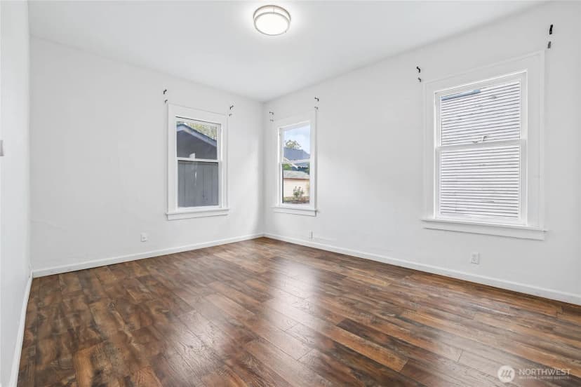 Property photo for 4545 5th Avenue Ne, Seattle photo 9