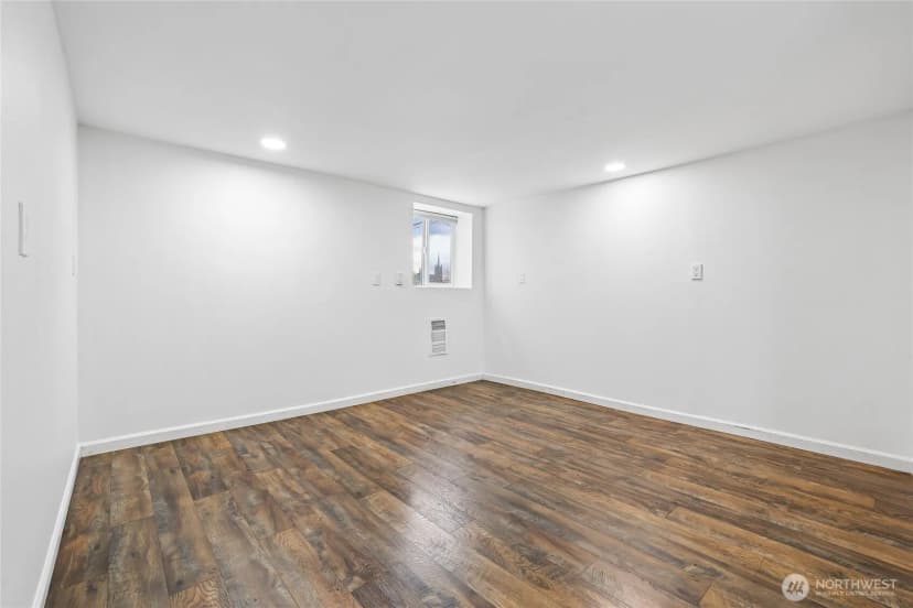 Property photo for 4545 5th Avenue Ne, Seattle photo 24