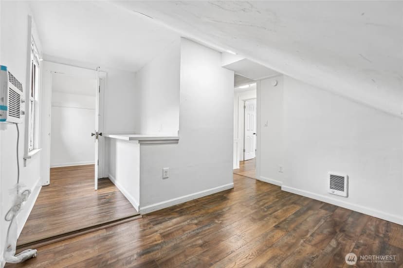 Property photo for 4545 5th Avenue Ne, Seattle photo 16