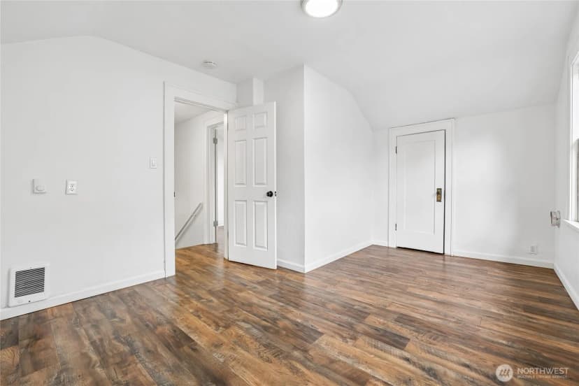 Property photo for 4545 5th Avenue Ne, Seattle photo 18