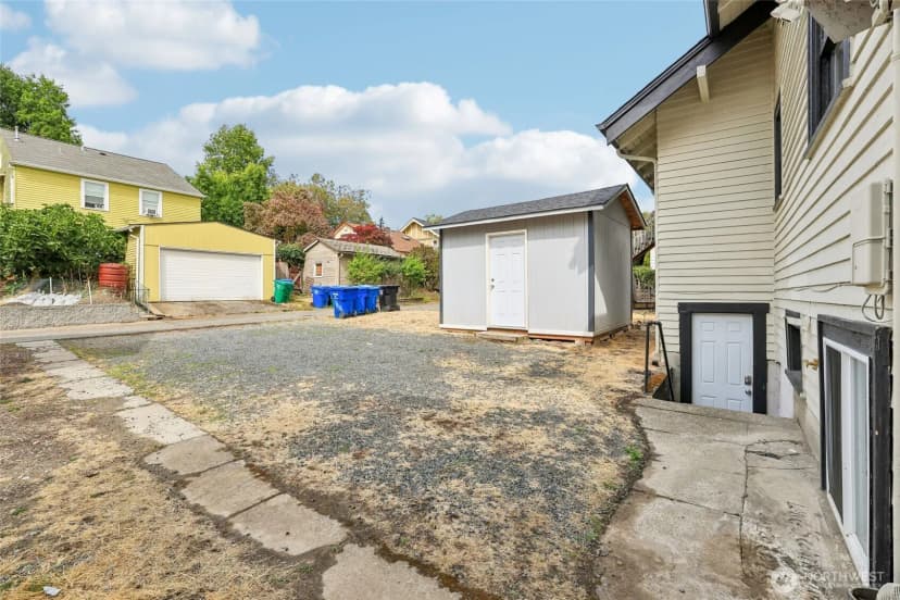 Property photo for 4545 5th Avenue Ne, Seattle photo 32