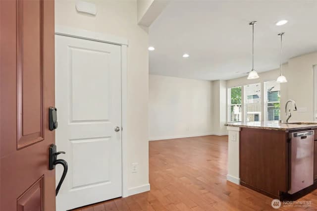 Property photo for 1423 Ne Hickory Lane, Issaquah photo 3