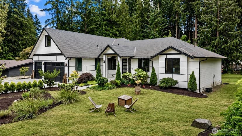 Property photo for 13529 Cascadian Way, Everett photo 2