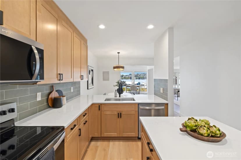 Property photo for 2105 Westlake Avenue N #201, Seattle photo 11