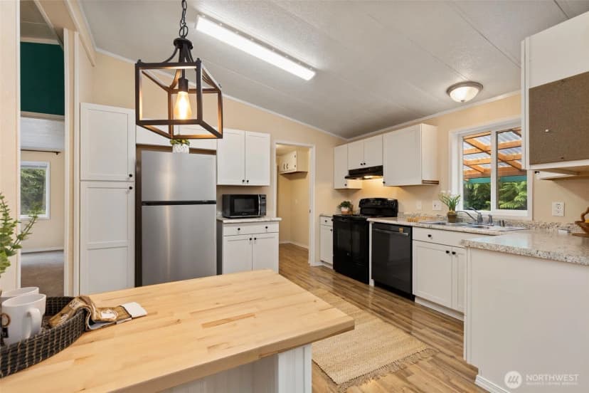 Property photo for 905 Griffiths Lane W, Seabeck photo 10