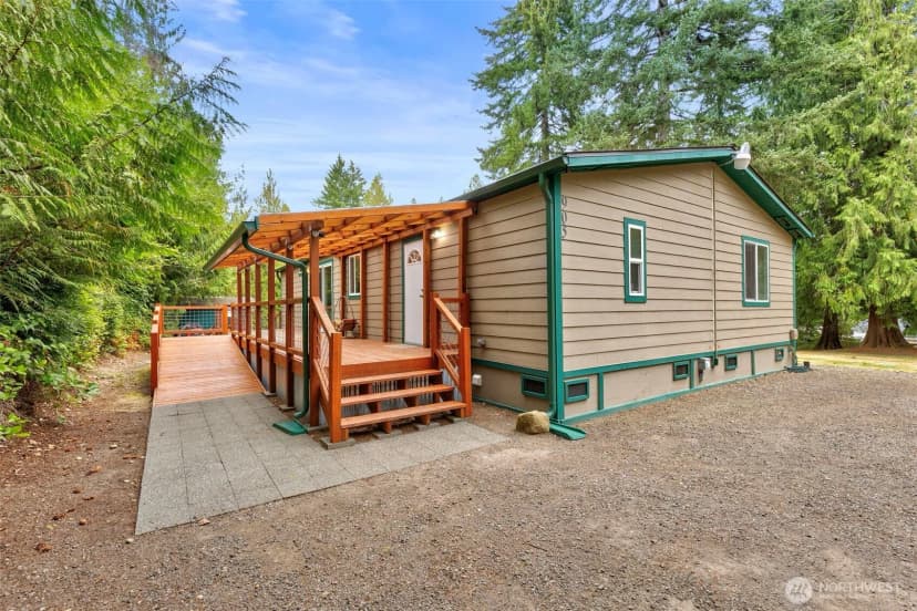 Property photo for 905 Griffiths Lane W, Seabeck photo 22