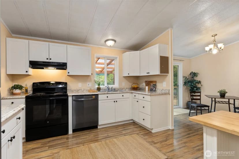 Property photo for 905 Griffiths Lane W, Seabeck photo 11