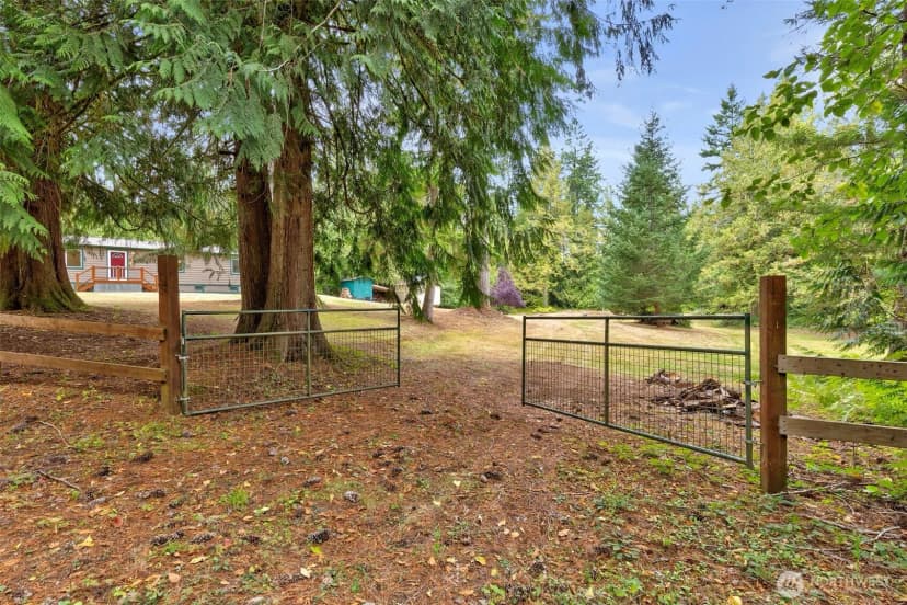 Property photo for 905 Griffiths Lane W, Seabeck photo 32