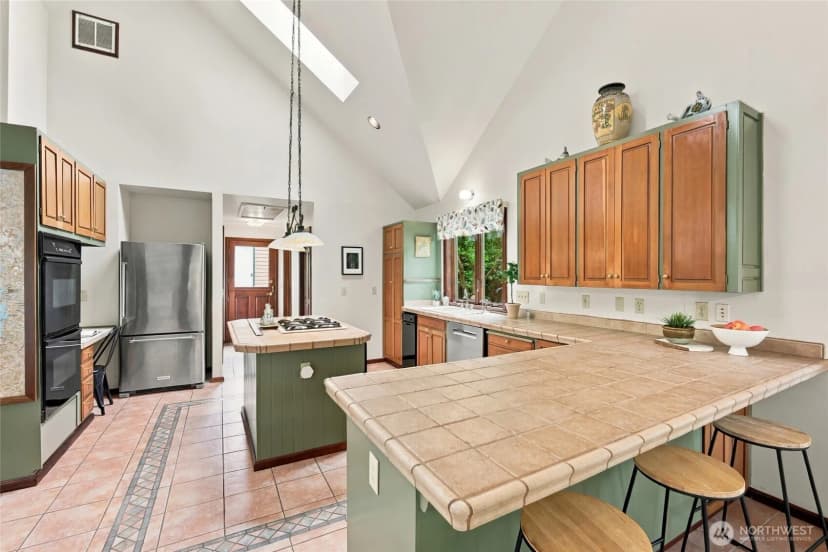 Property photo for 8025 45th Avenue Ne, Seattle photo 11