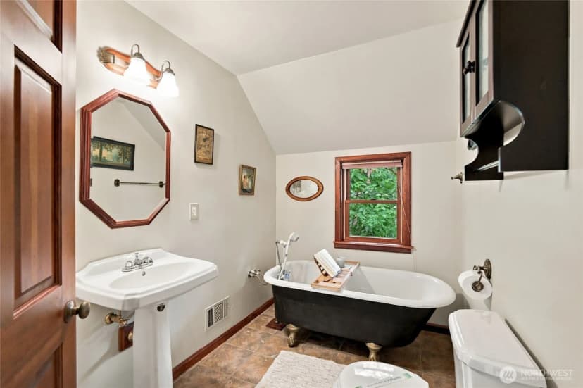 Property photo for 8025 45th Avenue Ne, Seattle photo 22