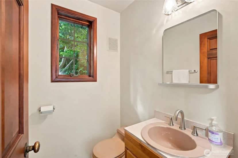 Property photo for 8025 45th Avenue Ne, Seattle photo 13