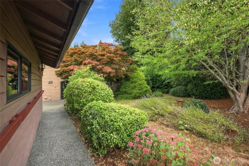 Property photo for 8025 45th Avenue Ne, Seattle photo 4