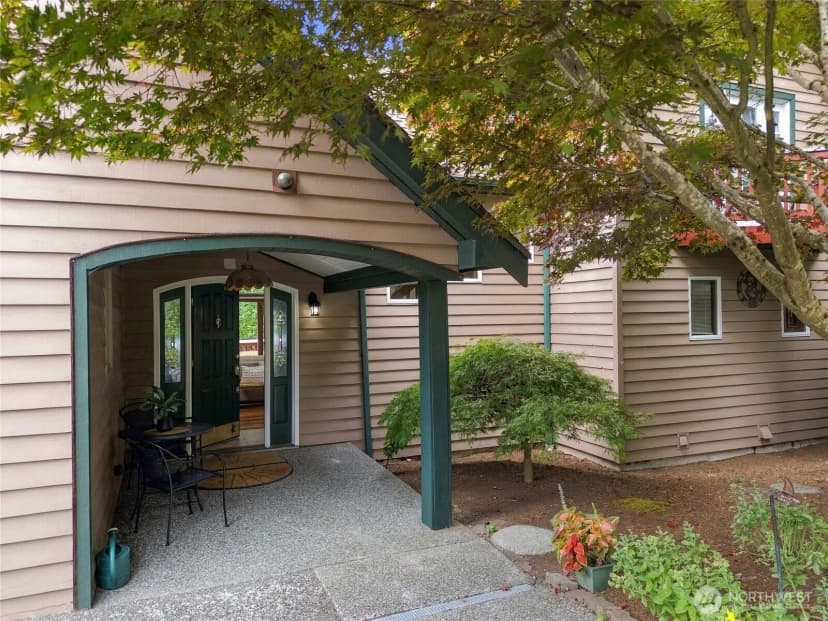 Property photo for 8025 45th Avenue Ne, Seattle photo 2