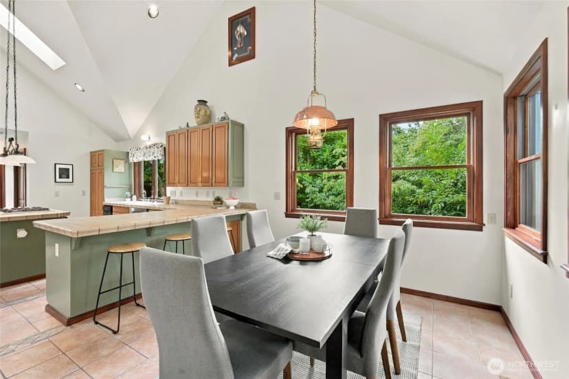 Property photo for 8025 45th Avenue Ne, Seattle photo 10
