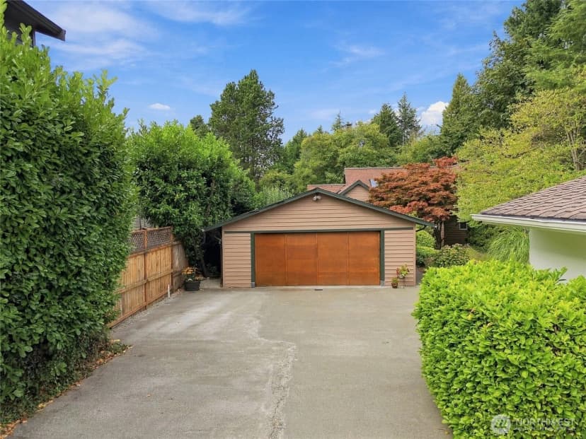 Property photo for 8025 45th Avenue Ne, Seattle photo 3