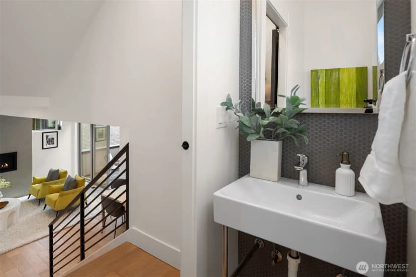 Property photo for 5634 Fauntleroy Way Sw #b, Seattle photo 16