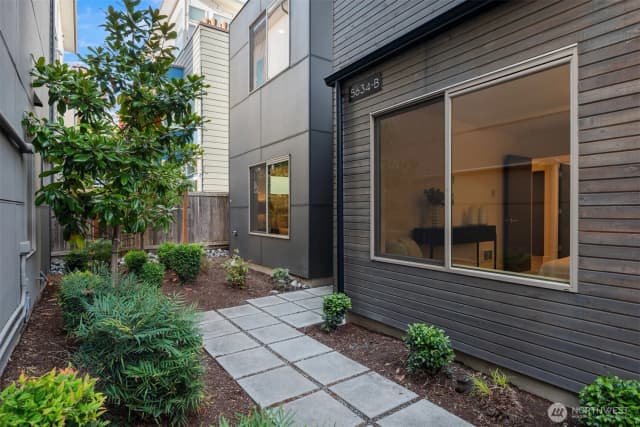 Property photo for 5634 Fauntleroy Way Sw #b, Seattle photo 3