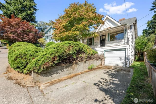 Property photo for 1718 Ne 88th Street, Seattle photo 5