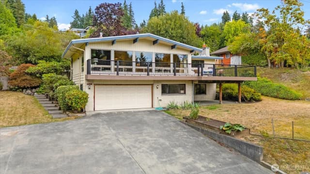Property photo for 17207 76th Avenue W, Edmonds photo 2