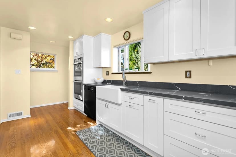 Property photo for 2472 Montavista Place W, Seattle photo 12