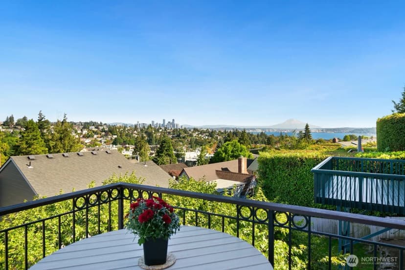 Property photo for 2472 Montavista Place W, Seattle photo 10