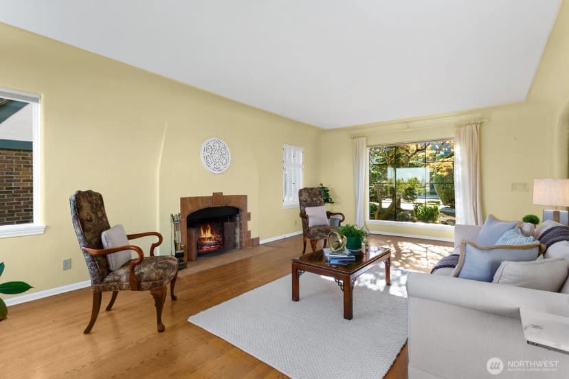 Property photo for 2472 Montavista Place W, Seattle photo 6