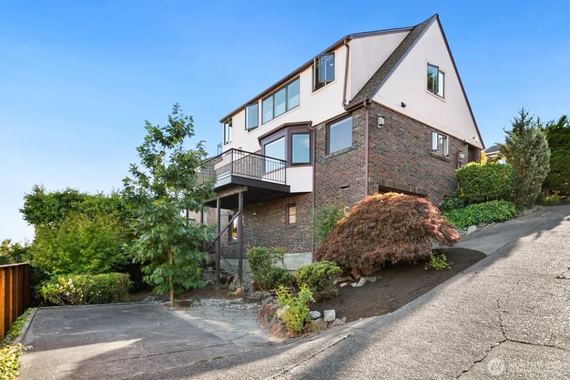 Property photo for 2472 Montavista Place W, Seattle photo 28