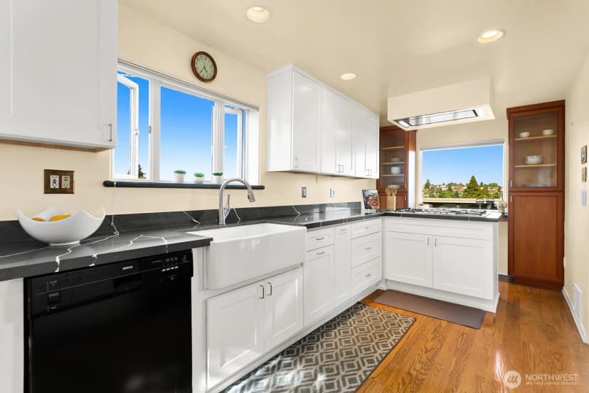 Property photo for 2472 Montavista Place W, Seattle photo 14