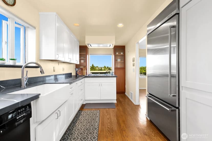 Property photo for 2472 Montavista Place W, Seattle photo 13