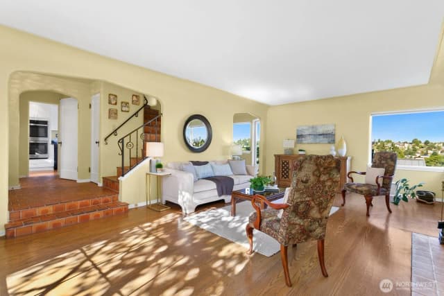 Property photo for 2472 Montavista Place W, Seattle photo 3