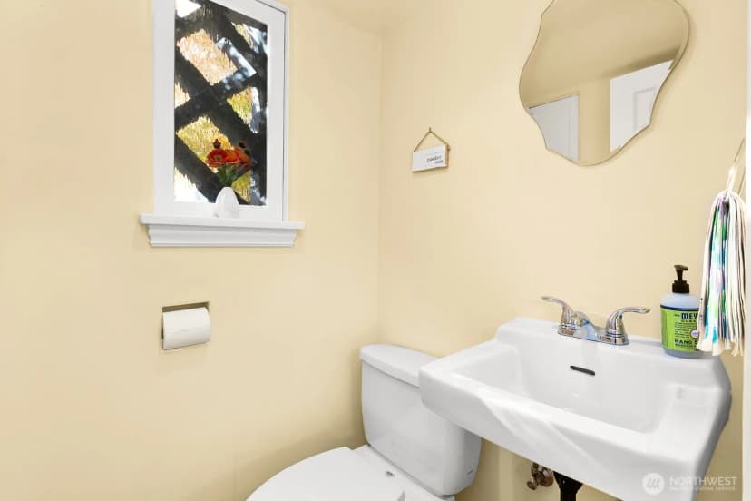 Property photo for 2472 Montavista Place W, Seattle photo 15