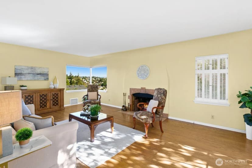 Property photo for 2472 Montavista Place W, Seattle photo 4