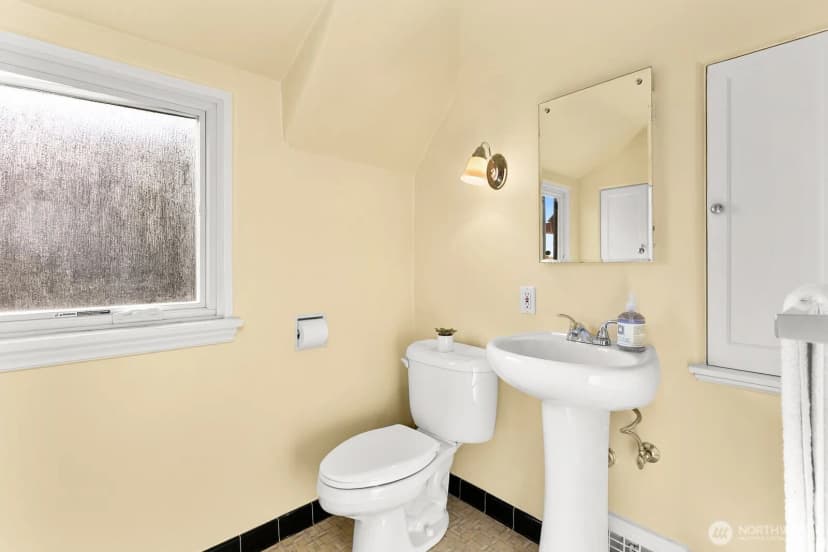 Property photo for 2472 Montavista Place W, Seattle photo 22