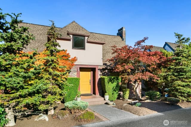 Property photo for 2472 Montavista Place W, Seattle photo 2