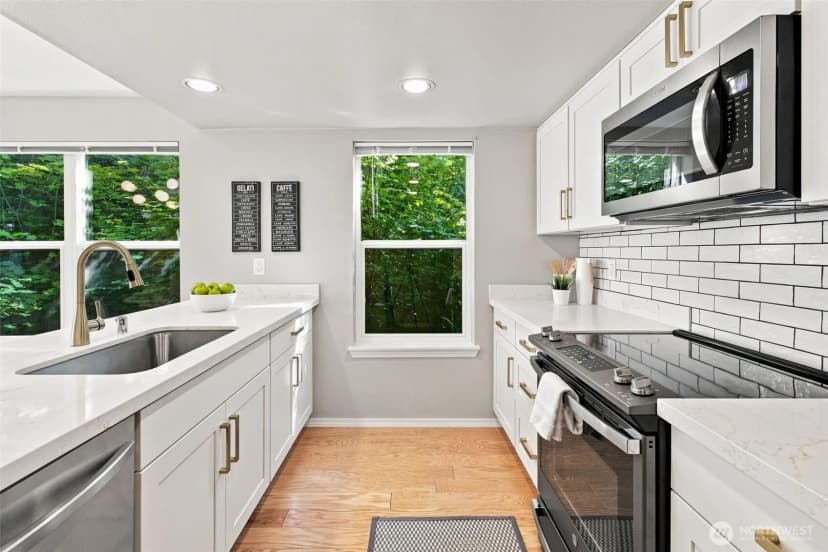 Property photo for 12506 26th Avenue Ne #a103, Seattle photo 16